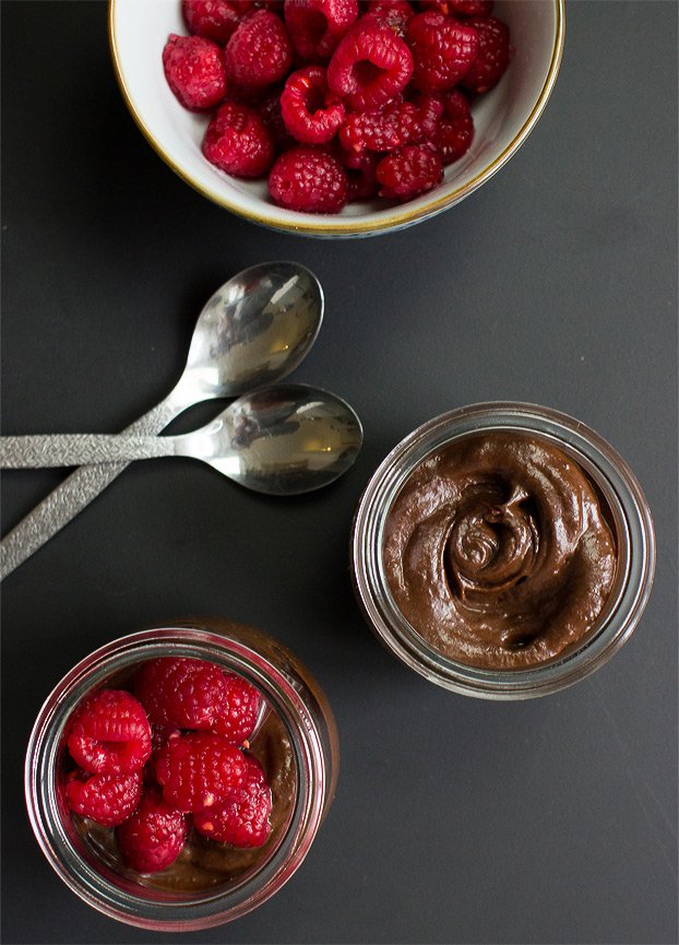 Avocado Chocolate Mousse - the healthy dessert that ticks all the right boxes | hurrythefoodup.com
