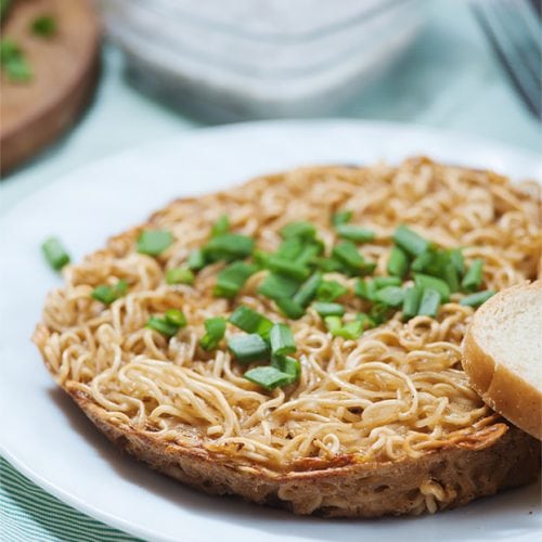 Noodle Omelette - Budget food at its best - noodle omelette ready to serve #dinner #asian | hurrythefoodup.com