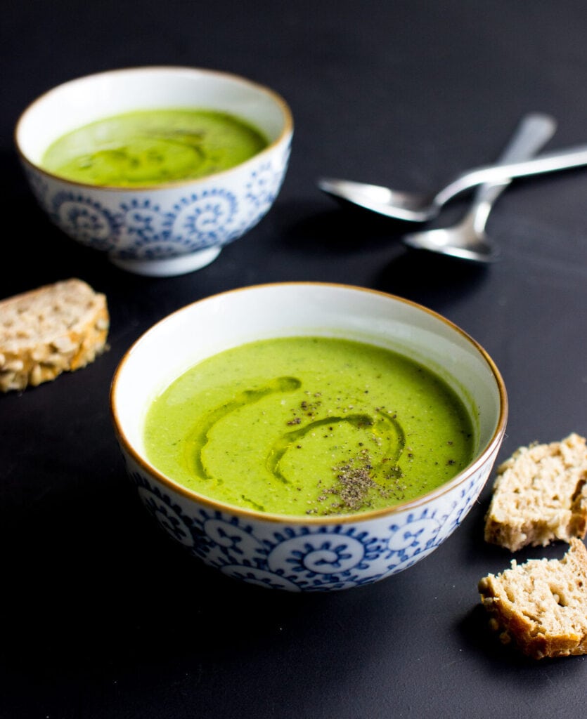 Irresistible Pea and Mint Soup - perfect for any season | hurrythefoodup.com