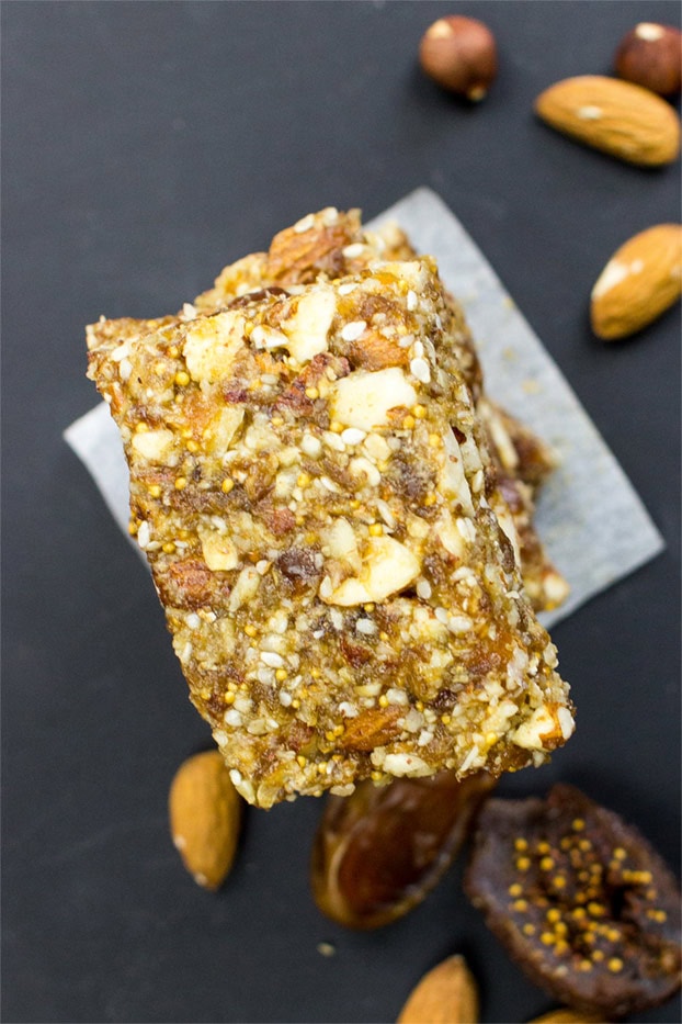Raw Energy Bars - cut the junk - raw energy bars ready to serve #dates #oatmeal | hurrythefoodup.com